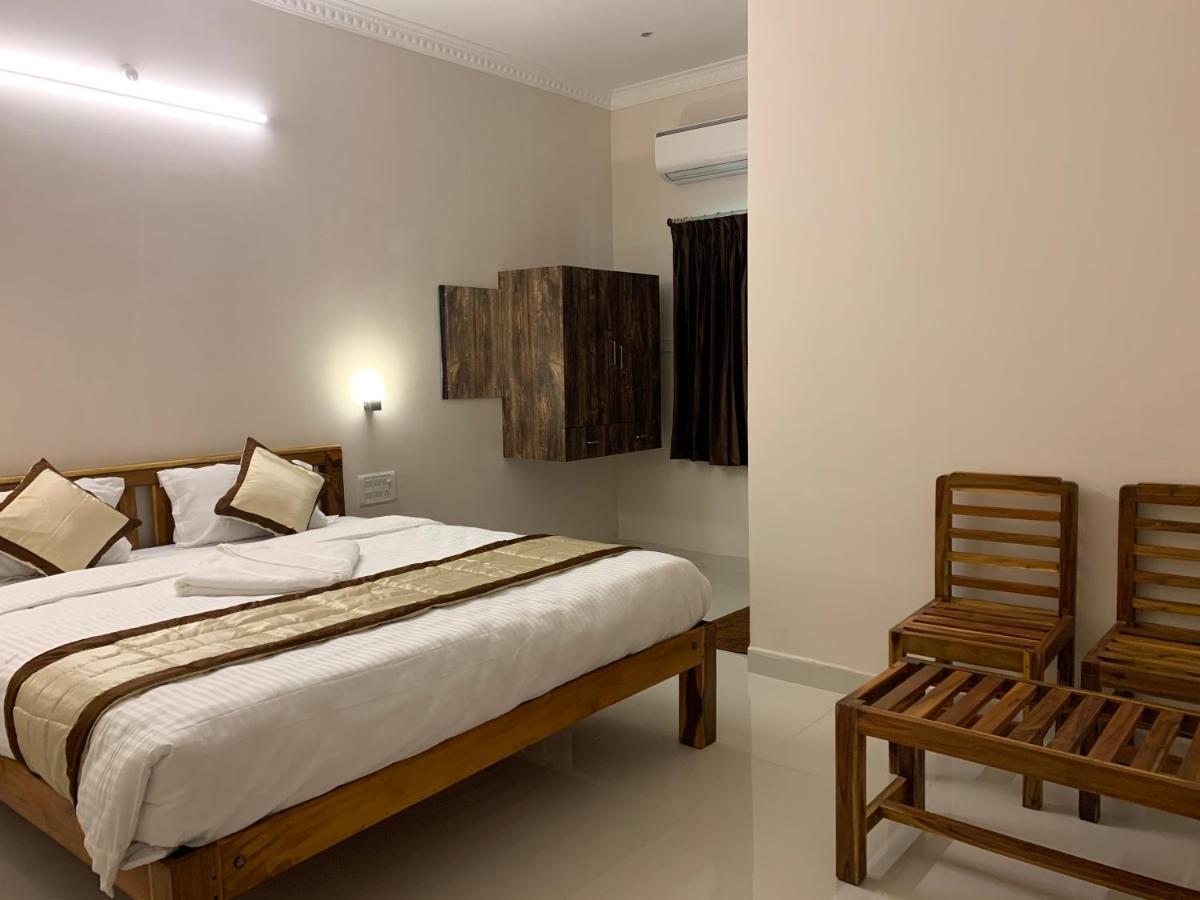 Hotel Rani And Rani Residency ポンディシェリ エクステリア 写真