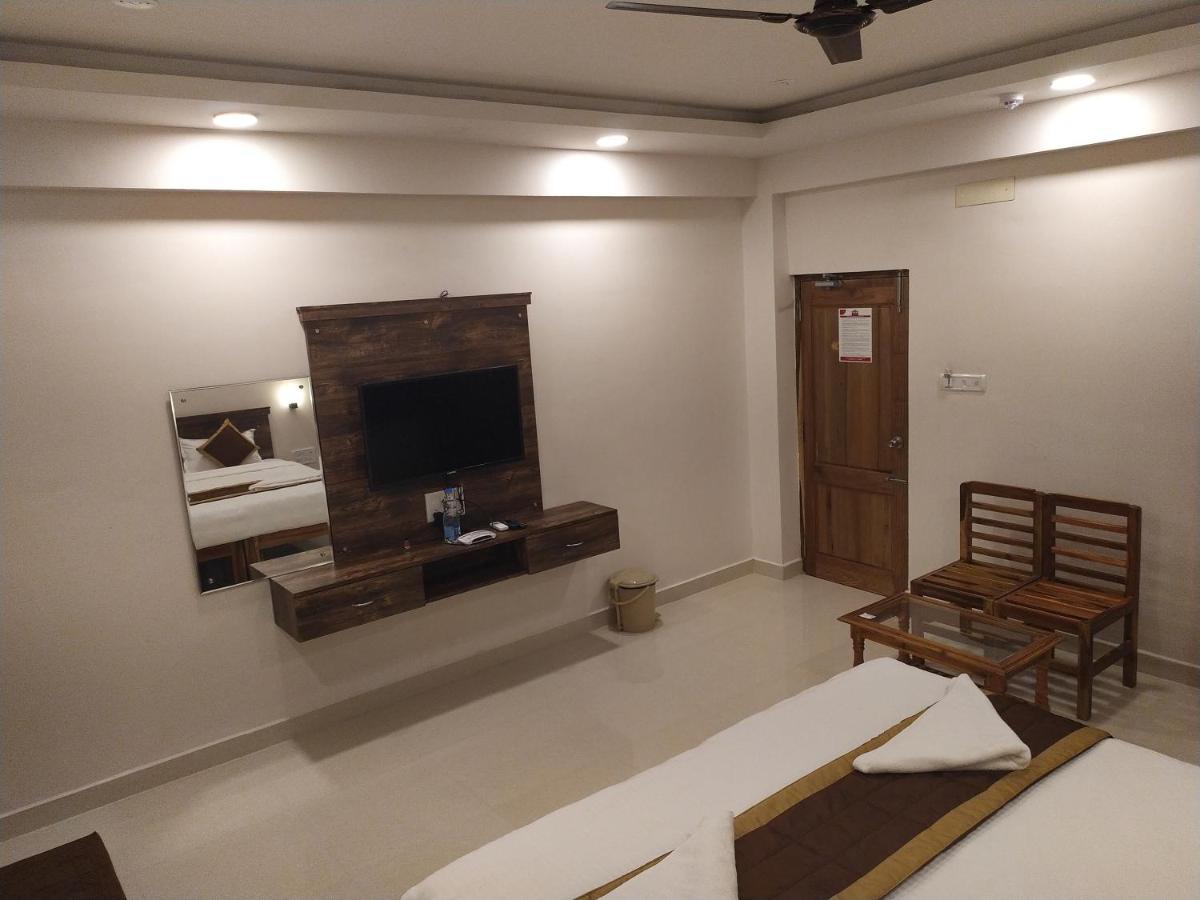 Hotel Rani And Rani Residency ポンディシェリ エクステリア 写真