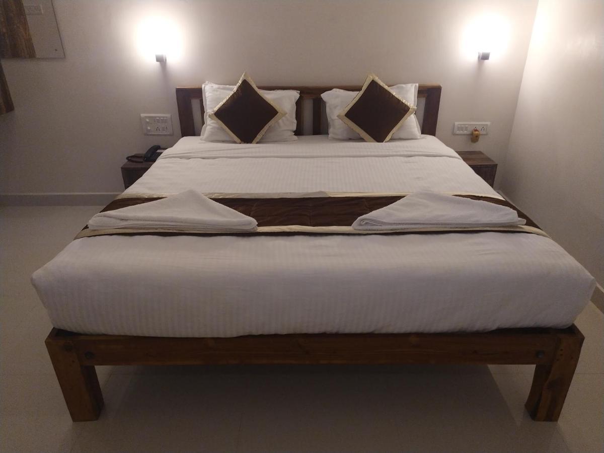 Hotel Rani And Rani Residency ポンディシェリ エクステリア 写真