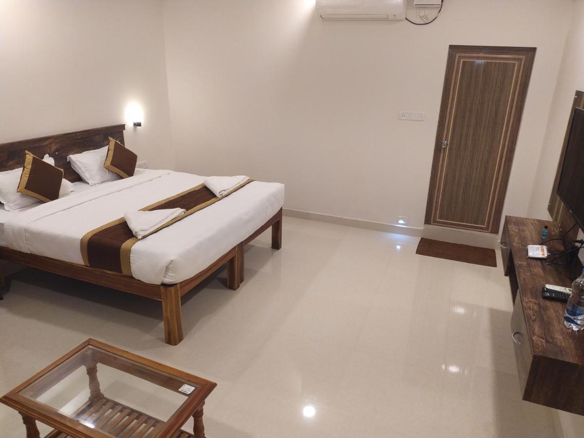 Hotel Rani And Rani Residency ポンディシェリ エクステリア 写真