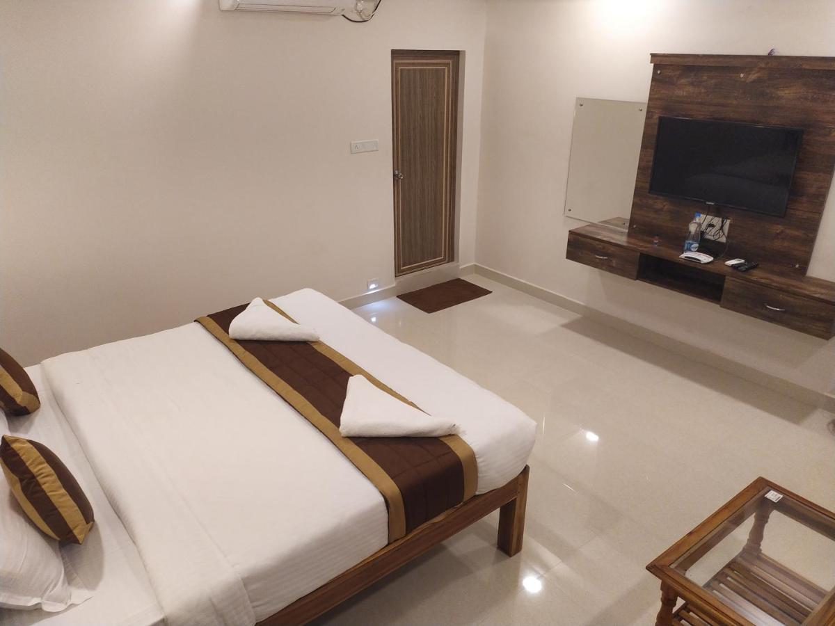 Hotel Rani And Rani Residency ポンディシェリ エクステリア 写真